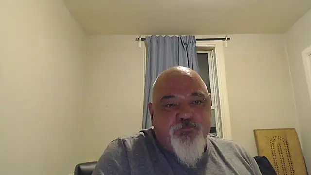 Newfiesausage1972 online show from 15, 9, 2025