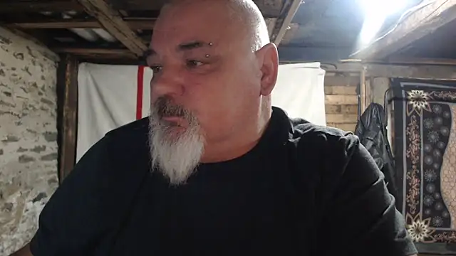 Newfiesausage1972 online show from 1, 12, 2025