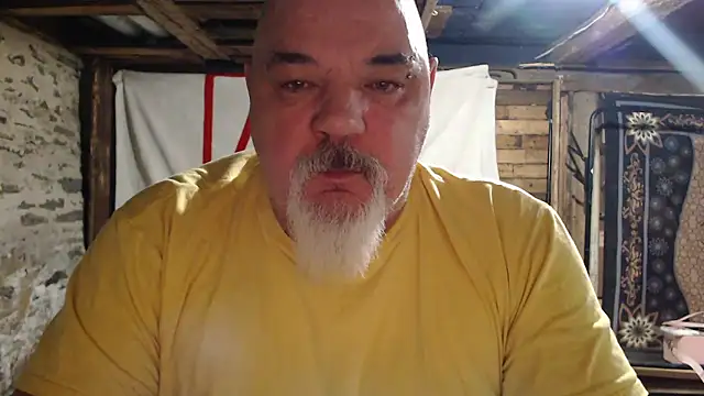 Newfiesausage1972 online show from 18, 1, 2026