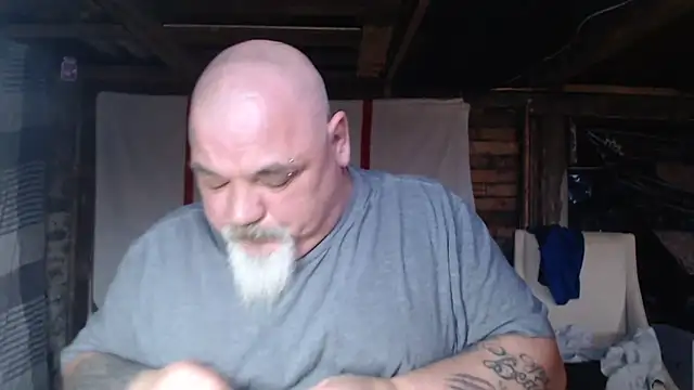 Newfiesausage1972 online show from 27, 2, 2026