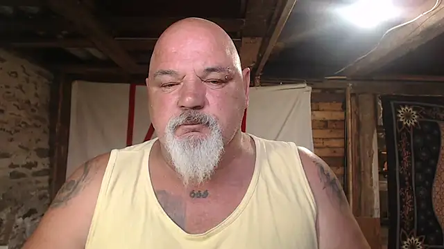 Newfiesausage1972 online show from 28, 6, 2026