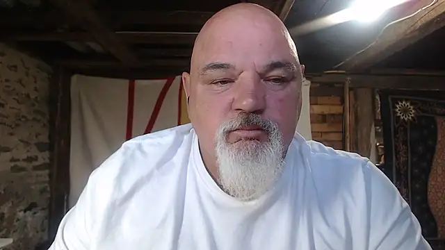 Newfiesausage1972 online show from 23, 7, 2026