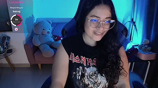 LauraHawkes online show from 8, 3, 2025