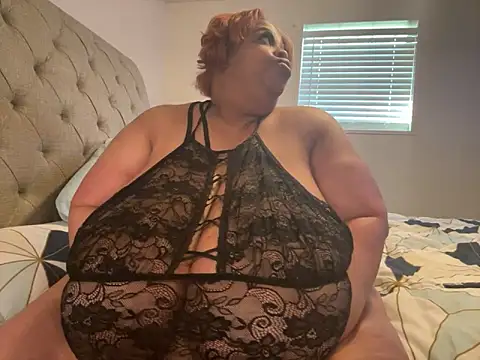 Snapshot of Missredboneo12 chatting on 2, 10, 2025 Missredboneo12 online show from 2, 10, 2025