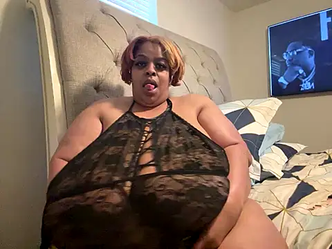 Snapshot of Missredboneo12 chatting on 9, 10, 2025 Missredboneo12 online show from 9, 10, 2025