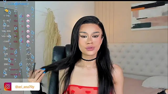 Snapshot of LOISE-XX chatting on 15, 11, 2025 LOISE-XX online show from 15, 11, 2025