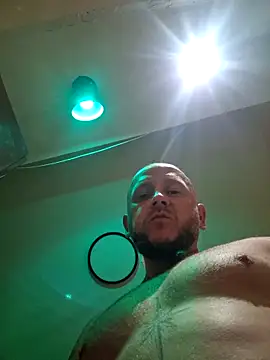 Snapshot of RomWoolf chatting on 12, 12, 2024 RomWoolf online show from 12, 12, 2024