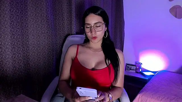 Snapshot of ValentinaaF chatting on 9, 9, 2025 ValentinaaF online show from 9, 9, 2025