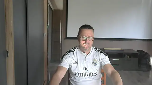 Snapshot of HarrySnake chatting on 16, 9, 2025 HarrySnake online show from 16, 9, 2025