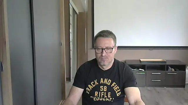 Snapshot of HarrySnake chatting on 8, 10, 2025 HarrySnake online show from 8, 10, 2025