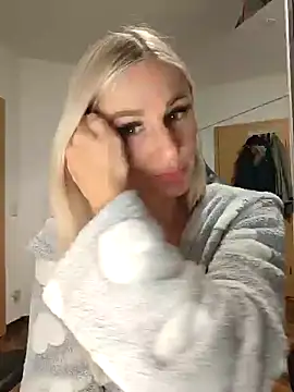 Snapshot of Liana_Lou chatting on 8, 12, 2024 Liana Lou online show from 8, 12, 2024