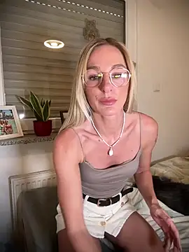 Liana Lou online show from 24, 4, 2026