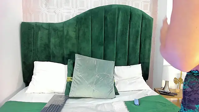 Sara Desire online show from 8, 10, 2025