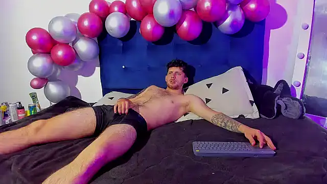 Ari and loggan online show from 17, 12, 2024