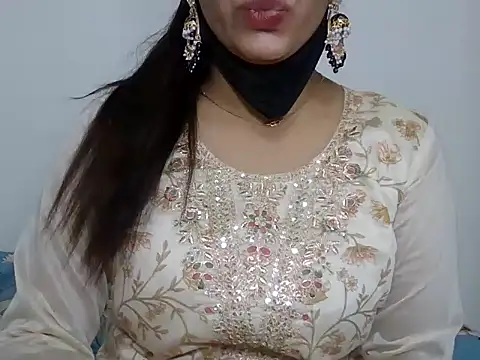 Snapshot of sparkling_queen chatting on 1, 1, 2025 sparkling queen online show from 1, 1, 2025