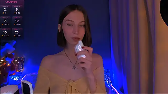 Snapshot of ellaamber chatting on 9, 3, 2025 ellaamber online show from 9, 3, 2025