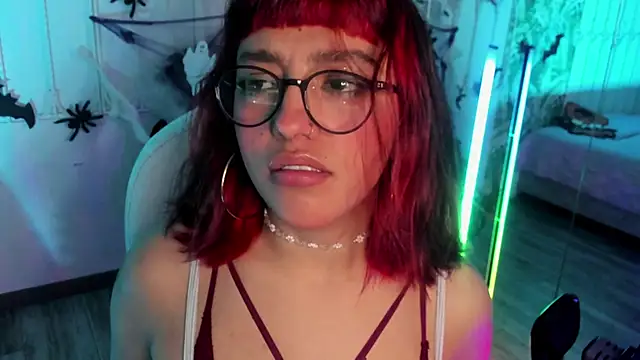 cute hollywood online show from 2, 11, 2025