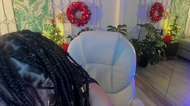 cute hollywood online show from 20, 12, 2025