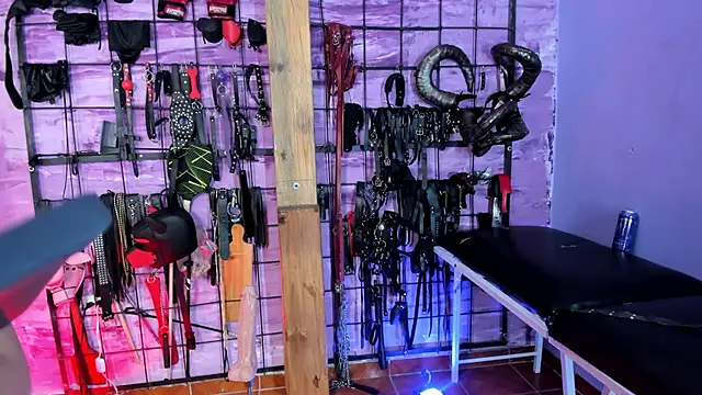 alexia aitanaa  online show from 13, 2, 2026