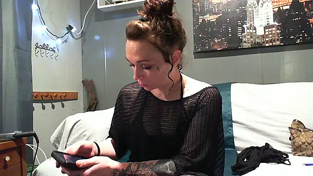 Genevieve143 online show from 12, 2, 2025