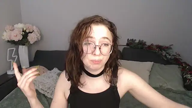 Snapshot of Mini_Diva chatting on 10, 1, 2025 Mini Diva online show from 10, 1, 2025