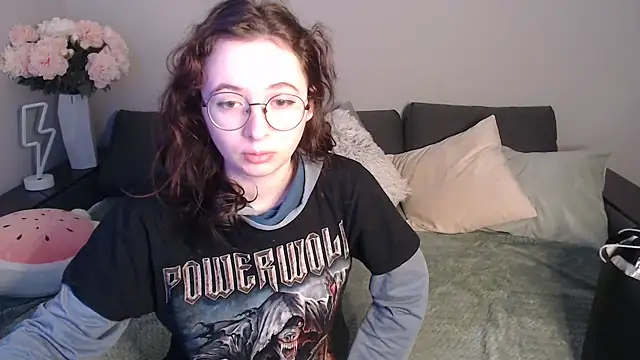 Snapshot of Mini_Diva chatting on 4, 2, 2025 Mini Diva online show from 4, 2, 2025