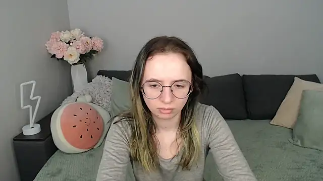 Snapshot of Mini_Diva chatting on 13, 9, 2025 Mini Diva online show from 13, 9, 2025