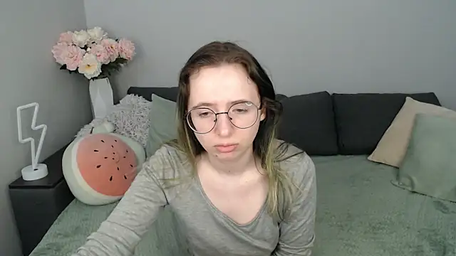 Snapshot of Mini_Diva chatting on 14, 9, 2025 Mini Diva online show from 14, 9, 2025