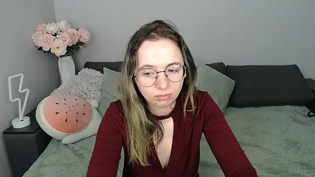 Snapshot of Mini_Diva chatting on 19, 9, 2025 Mini Diva online show from 19, 9, 2025