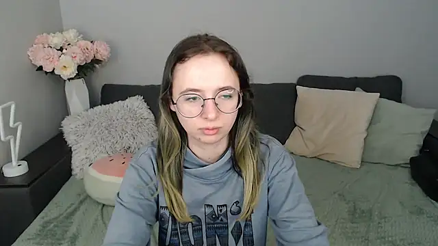 Snapshot of Mini_Diva chatting on 27, 9, 2025 Mini Diva online show from 27, 9, 2025