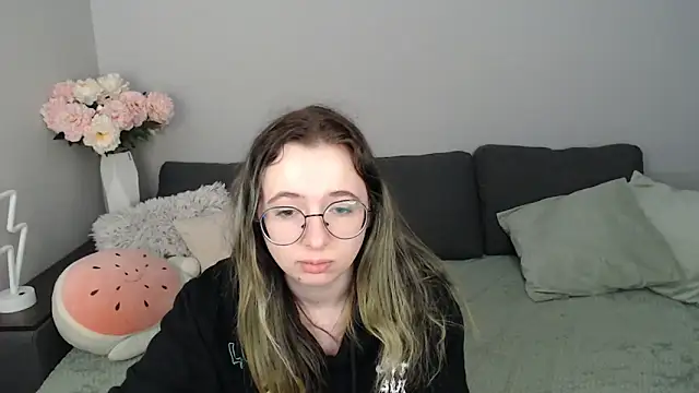 Snapshot of Mini_Diva chatting on 5, 10, 2025 Mini Diva online show from 5, 10, 2025