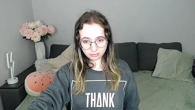 Snapshot of Mini_Diva chatting on 18, 10, 2025 Mini Diva online show from 18, 10, 2025