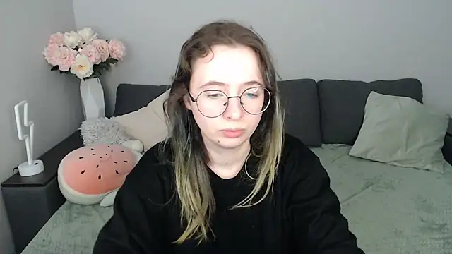 Snapshot of Mini_Diva chatting on 19, 10, 2025 Mini Diva online show from 19, 10, 2025