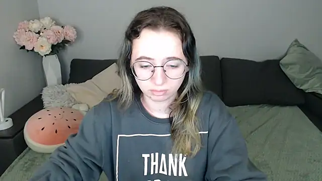 Snapshot of Mini_Diva chatting on 24, 10, 2025 Mini Diva online show from 24, 10, 2025