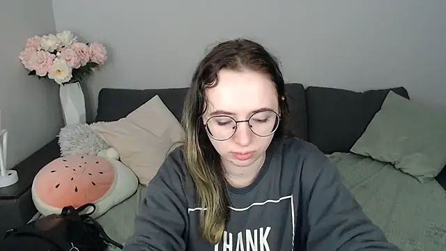 Snapshot of Mini_Diva chatting on 25, 10, 2025 Mini Diva online show from 25, 10, 2025