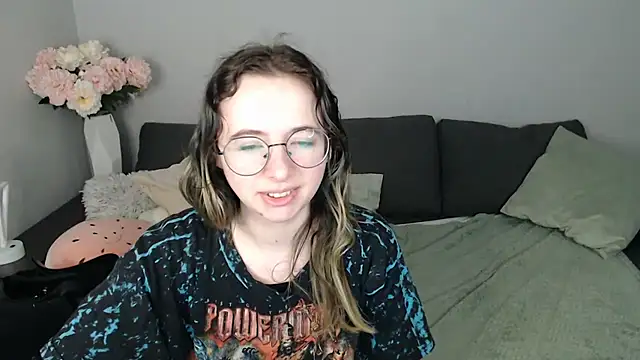 Snapshot of Mini_Diva chatting on 26, 10, 2025 Mini Diva online show from 26, 10, 2025