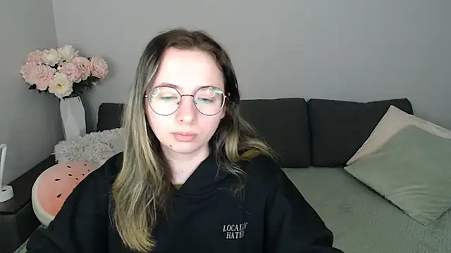 Snapshot of Mini_Diva chatting on 28, 10, 2025 Mini Diva online show from 28, 10, 2025