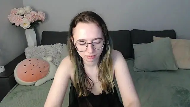 Snapshot of Mini_Diva chatting on 1, 11, 2025 Mini Diva online show from 1, 11, 2025