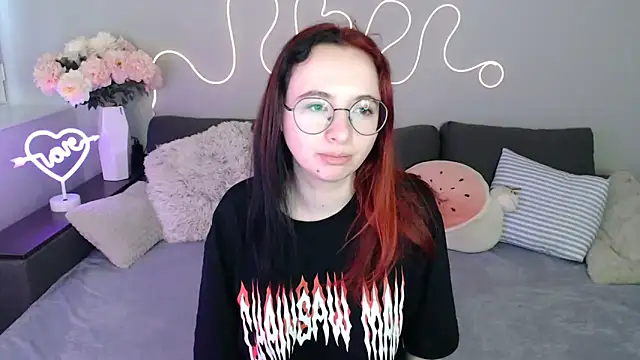 Snapshot of Mini_Diva chatting on 5, 11, 2025 Mini Diva online show from 5, 11, 2025