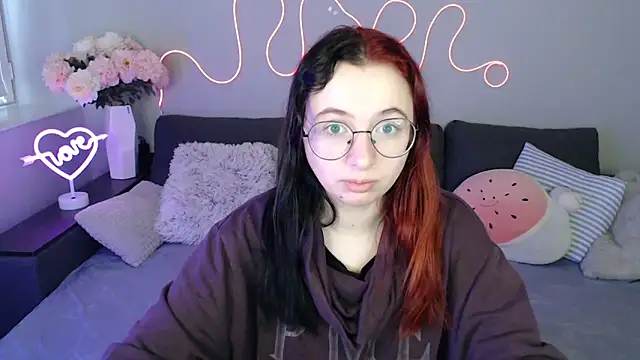 Snapshot of Mini_Diva chatting on 7, 11, 2025 Mini Diva online show from 7, 11, 2025