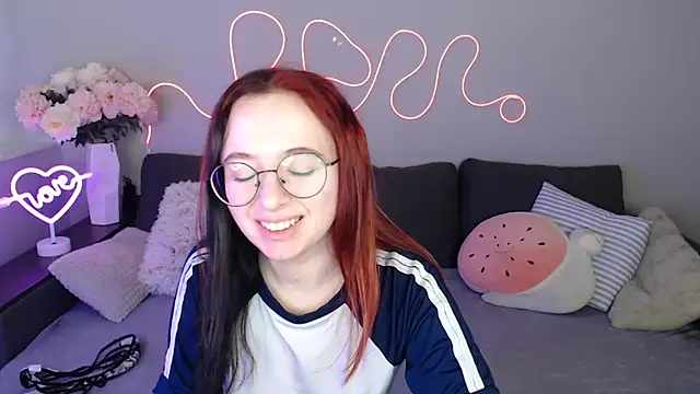 Snapshot of Mini_Diva chatting on 8, 11, 2025 Mini Diva online show from 8, 11, 2025