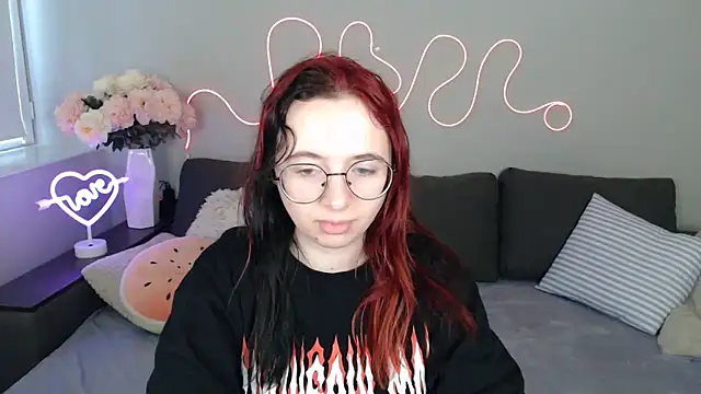 Snapshot of Mini_Diva chatting on 11, 11, 2025 Mini Diva online show from 11, 11, 2025