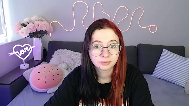 Snapshot of Mini_Diva chatting on 14, 11, 2025 Mini Diva online show from 14, 11, 2025