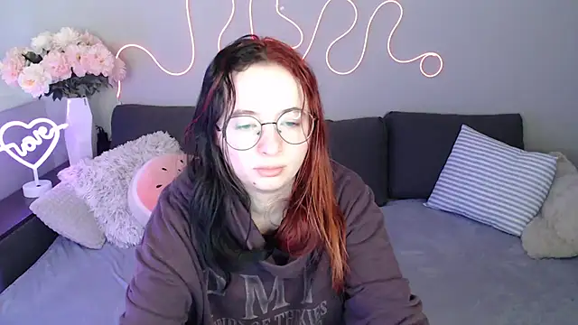 Snapshot of Mini_Diva chatting on 16, 11, 2025 Mini Diva online show from 16, 11, 2025