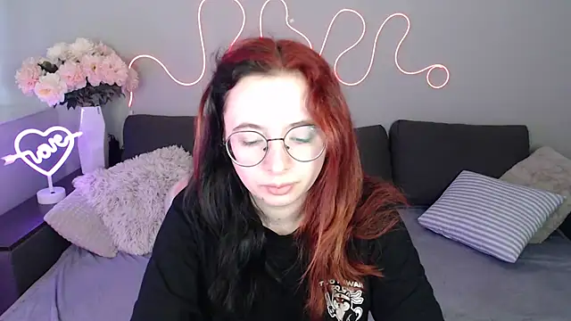 Snapshot of Mini_Diva chatting on 18, 11, 2025 Mini Diva online show from 18, 11, 2025