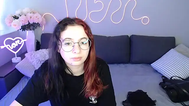 Snapshot of Mini_Diva chatting on 19, 11, 2025 Mini Diva online show from 19, 11, 2025