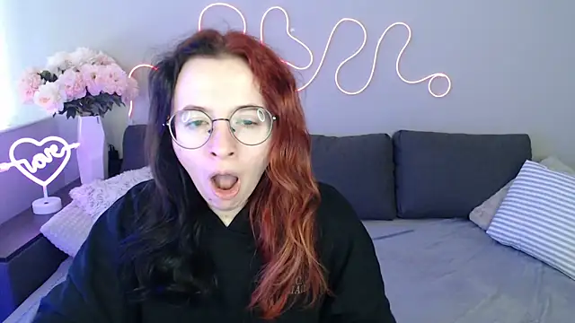 Snapshot of Mini_Diva chatting on 22, 11, 2025 Mini Diva online show from 22, 11, 2025