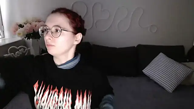 Snapshot of Mini_Diva chatting on 28, 11, 2025 Mini Diva online show from 28, 11, 2025