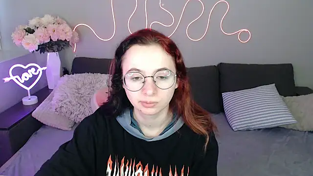 Snapshot of Mini_Diva chatting on 30, 11, 2025 Mini Diva online show from 30, 11, 2025