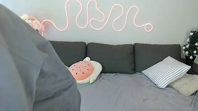 Snapshot of Mini_Diva chatting on 14, 12, 2025 Mini Diva online show from 14, 12, 2025